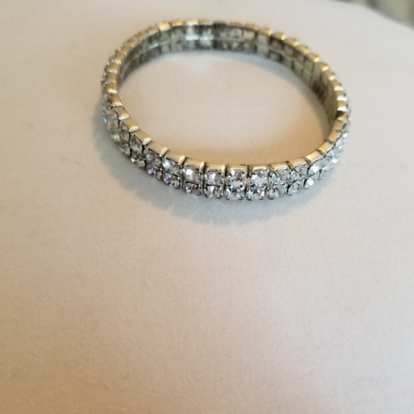 Double Strand Stretch Rhinestone Bracelet.  NWOT - Picture 2 of 4